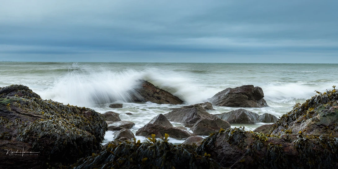Catching the movement of the waves with a 4 stop ND filter, in combination with a hard edge GND filter.