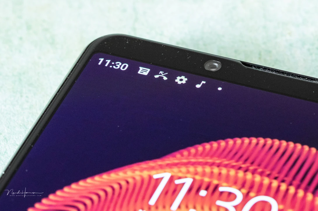 The Sony Xperia 5 III also has a front sided 8 mp camera. I won't cover that one in this review.