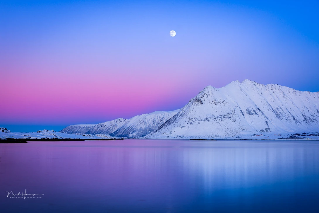 A tranquil evening twilight and the full moon. This two minute exposure gave me extra time to enjoy the moment.