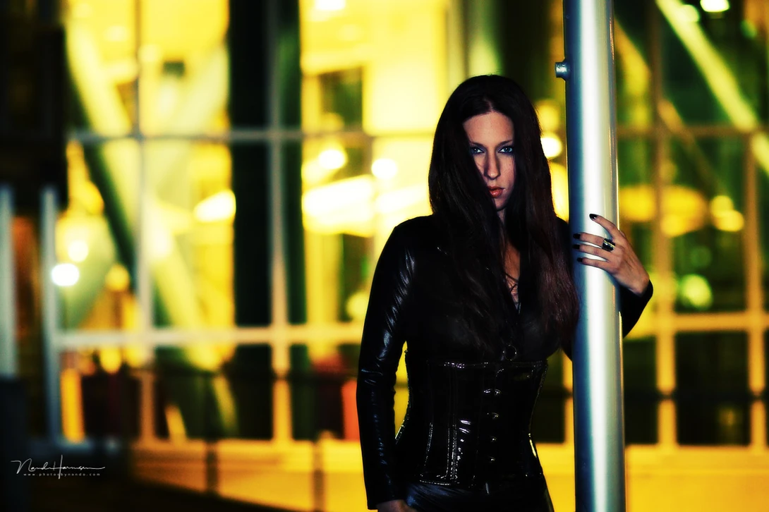 You don't have to wonder what the subject is. For portraits and model photography it's often quite obvious.