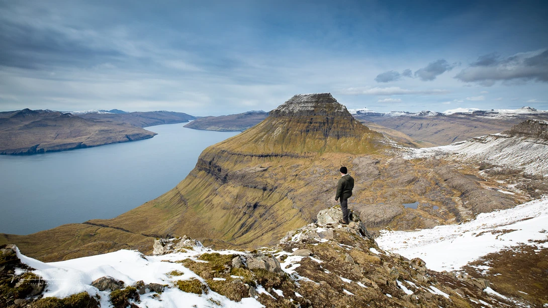 A typical landscape selfie. It gives something to hold on, but it also tells a story. By the way, it is me in the frame and it holds warm memories of that time. It means a lot to me.