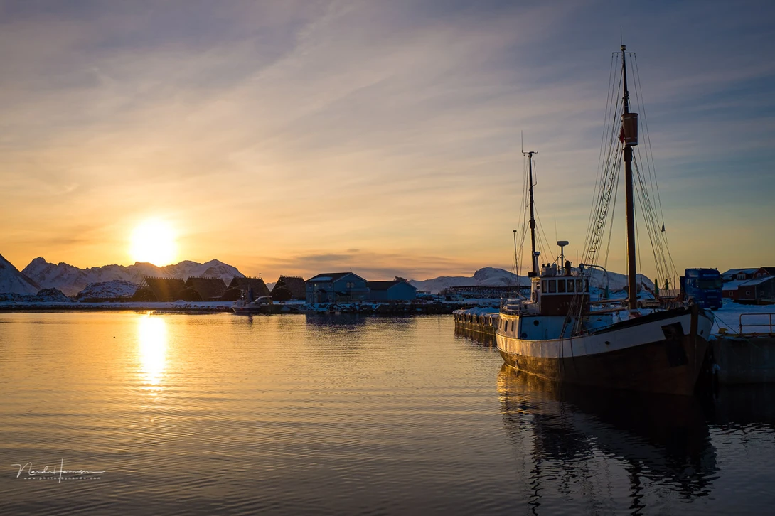 During my first visit at Lofoten I took a lot of pictures with a small Fujifilm camera. The results are great, just as this one shows. You may ask, why carry a big camera with you when a small one can also produce these results?