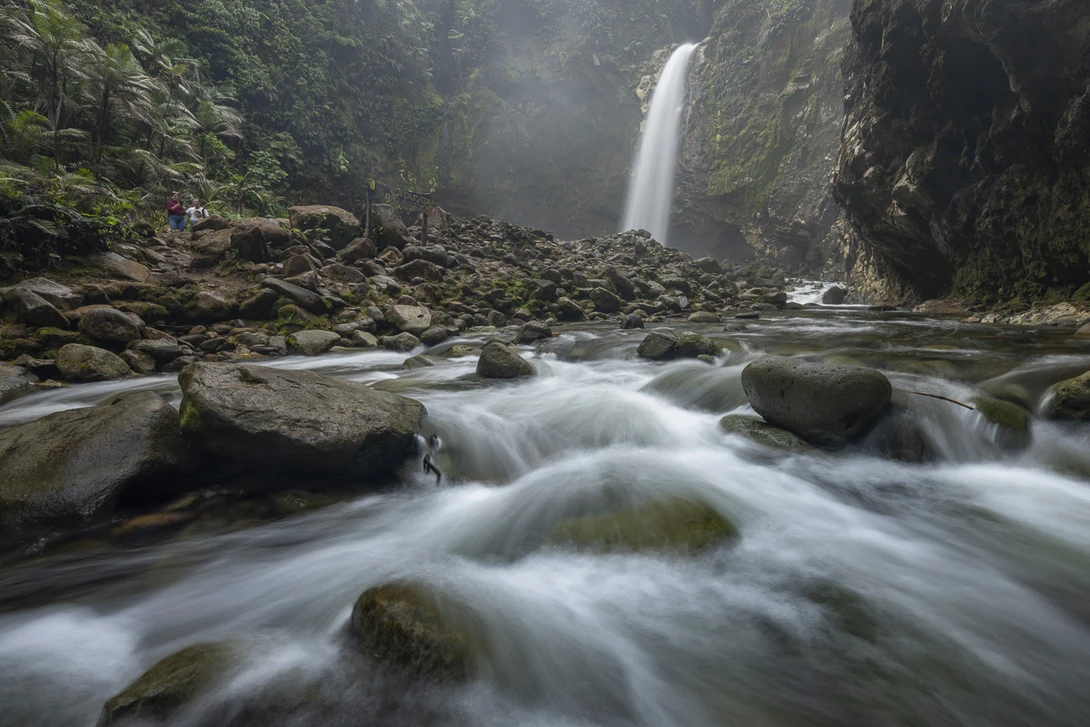 Catarata Rio Agrio Before Retouching