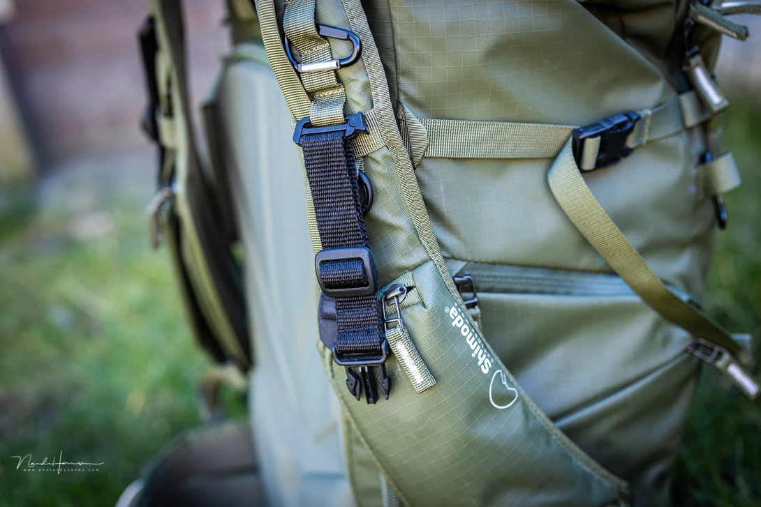 The Op-Tech&nbsp;Reporter/Backpack system connectors are a great invention. It allows you to connect the camera directly to the shoulderstraps, relieving your neck when carrying the camera.