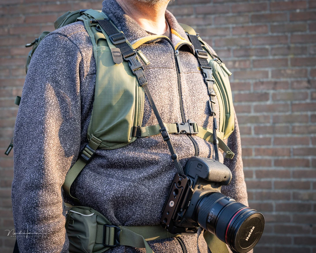 This is how it looks. You never feel the weight of the camera on your neck. And it's easy to use the camera without detaching it.