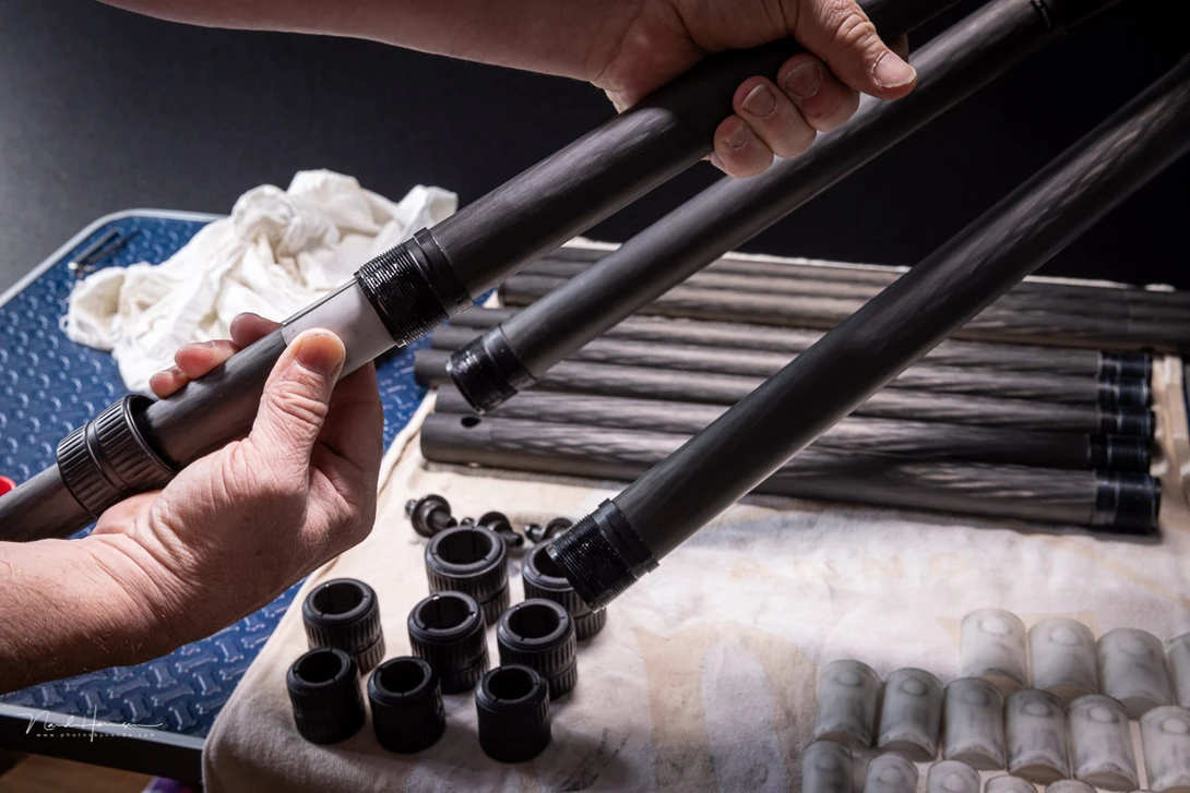 Slide the tripod leg in and lock it in place with the twist-lock ring.&nbsp;