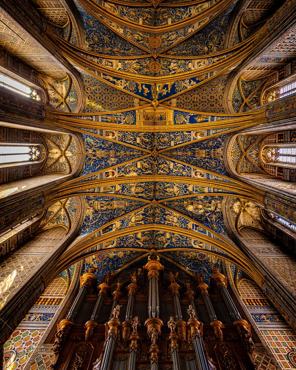 Inside the Sainte-Cecile Cathedral in Albi. Shot with the RF 16mm