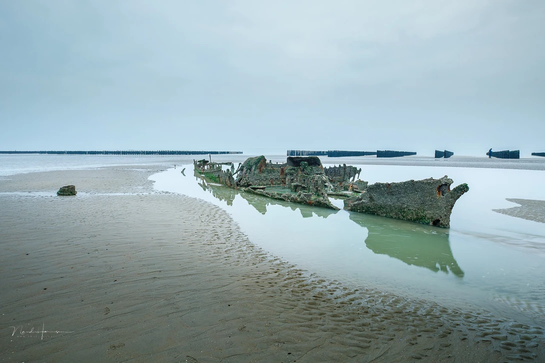 My first visit at this shipwreck turned out to be somewhat disappointing. Boring light during sunset didn't offer much photo opportunity.