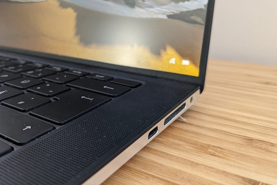 Dell XPS Ports on Right