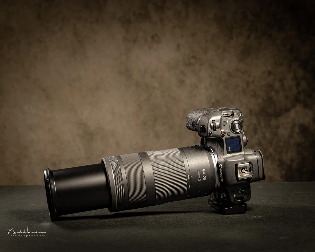 The RF100-400mm has a good built quality, although it falls short on the L-lens quality, of course.