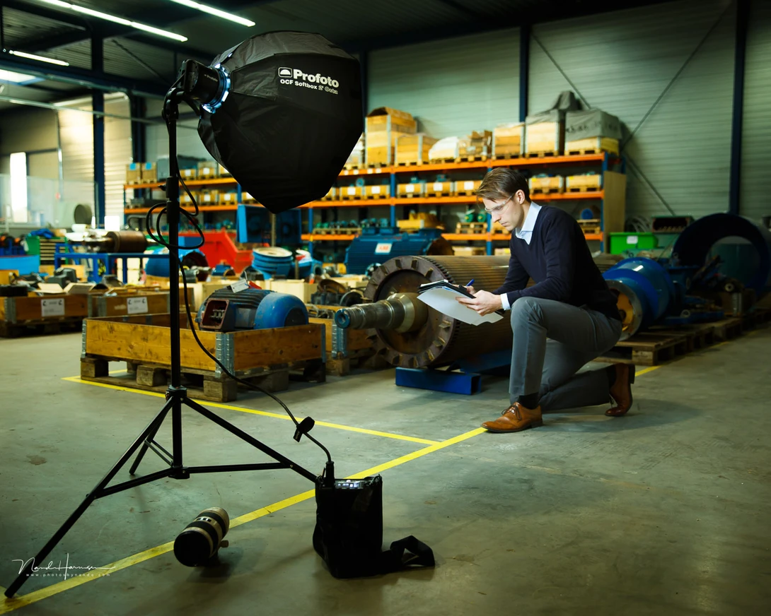 A controlled photo shoot makes it possible to shoot with a flash output that is set manually. If a new composition is made, just take a new flash exposure measurement.