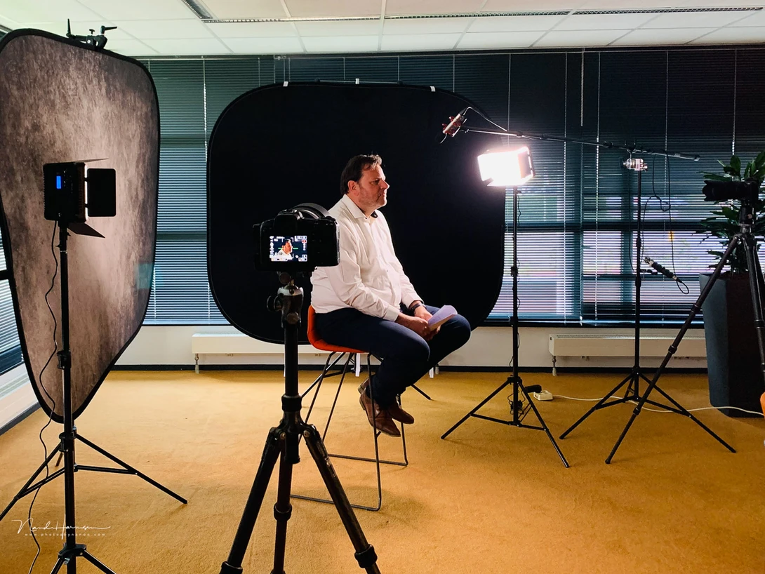 The Viltrox LED panels in use during a video recording. The LED panels are at close range, still I had to turn the brightness almost to full.