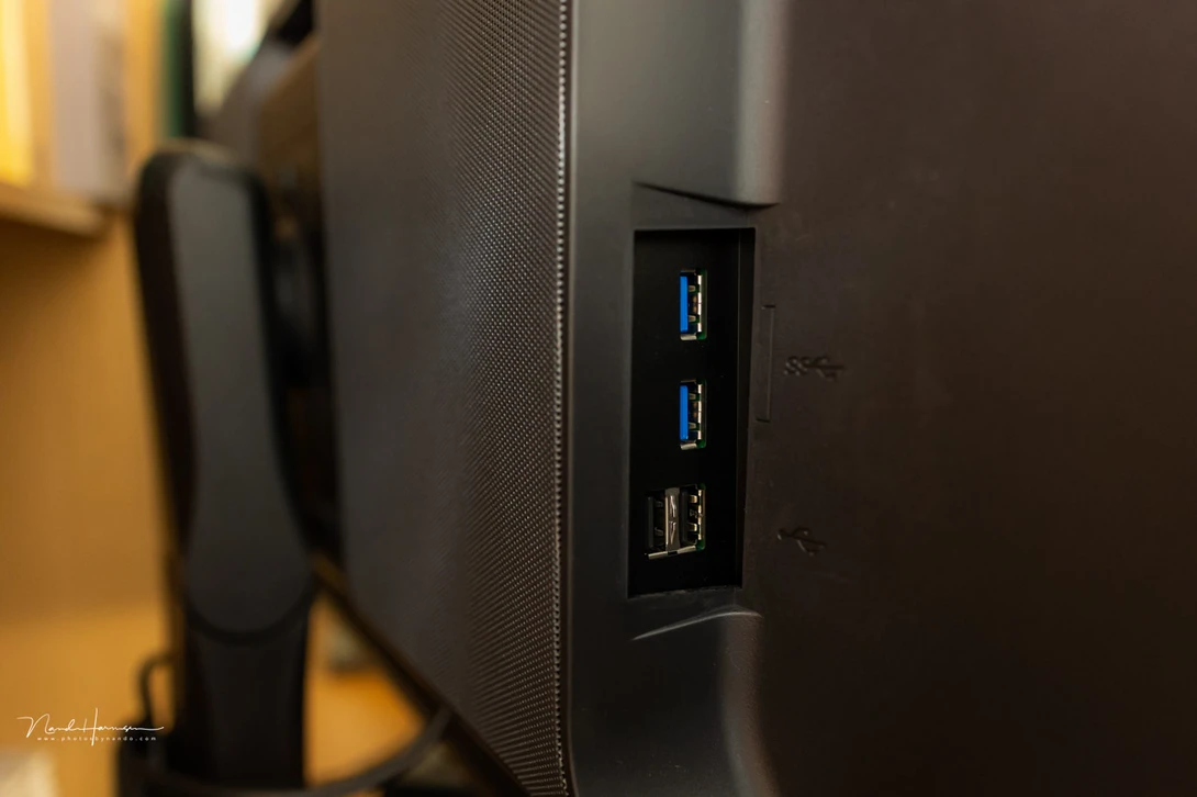 The USB hub, with two USB 3.1 connectors and two USB 2