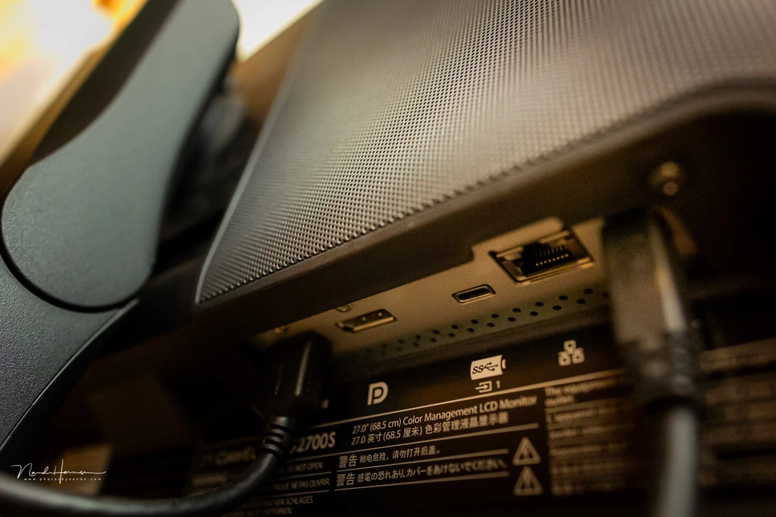 The connections at the back of the CG 2700S