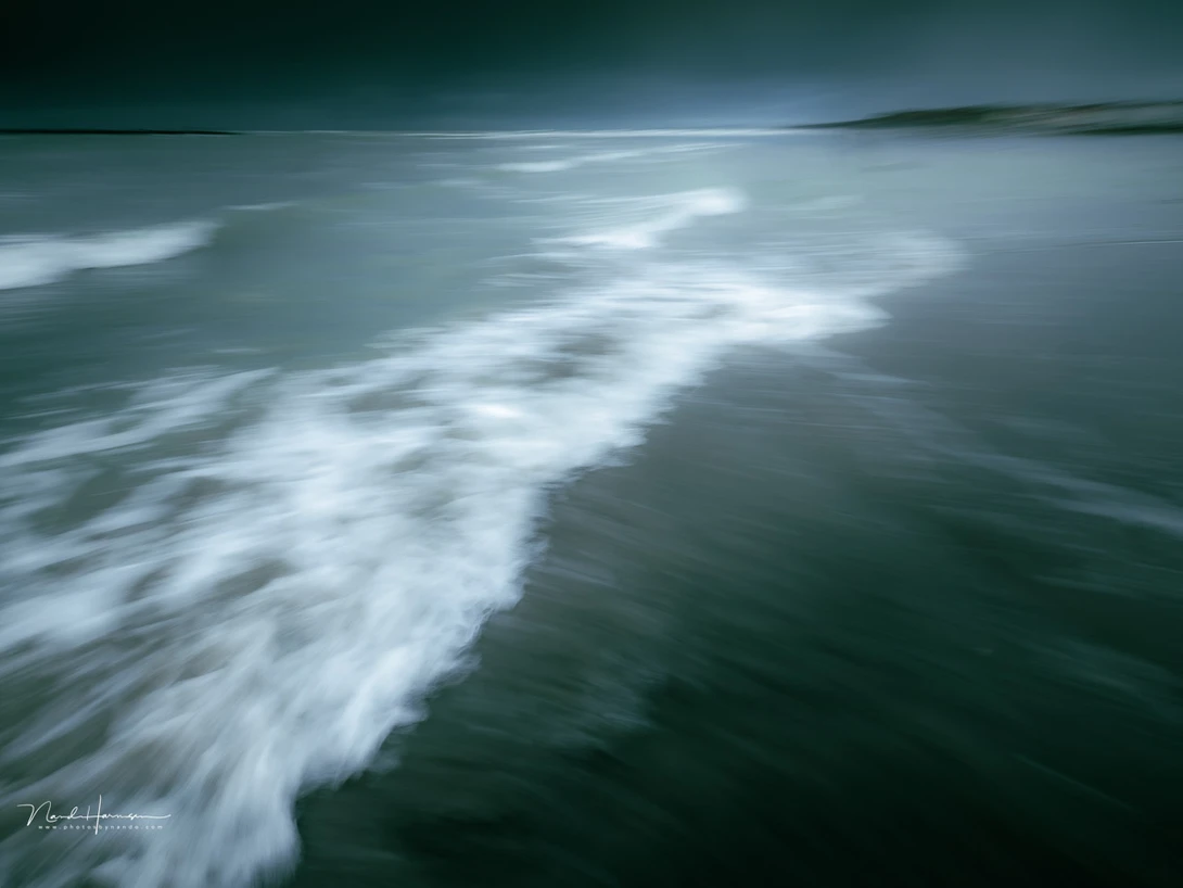 Instead of relying on the subject motion, you can also move the camera intentionally. This is ICM photography, Intentional Camera Movement.