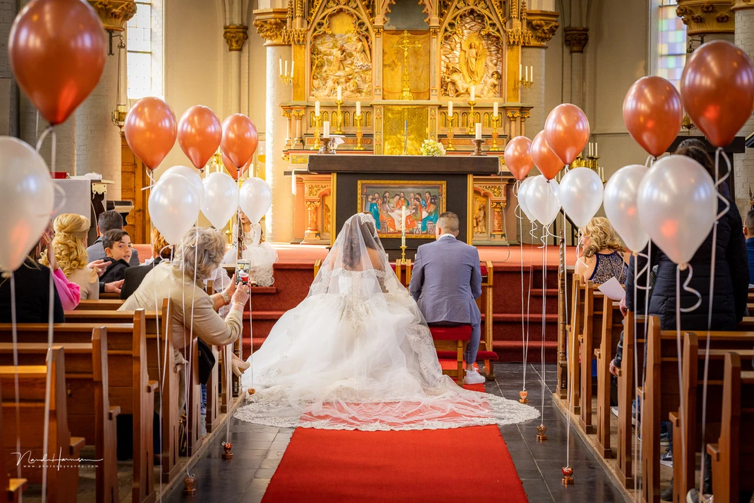 During a wedding I often use manual exposure. But I choose my own ISO setting, and never rely on auto ISO.&nbsp;