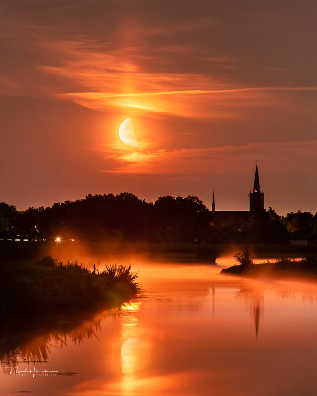 Moonrise. I didn't plan this composition. I was lucky to be at the right location at the right time. Somehow I find this more satisfying compared to a completely planned photo.&nbsp;