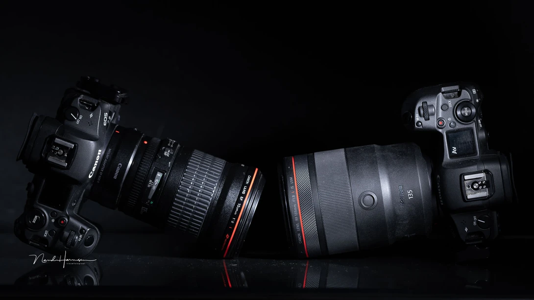The RF 135mm f/1.8L IS USM next to the EF 135mm f/2L USM.&nbsp;