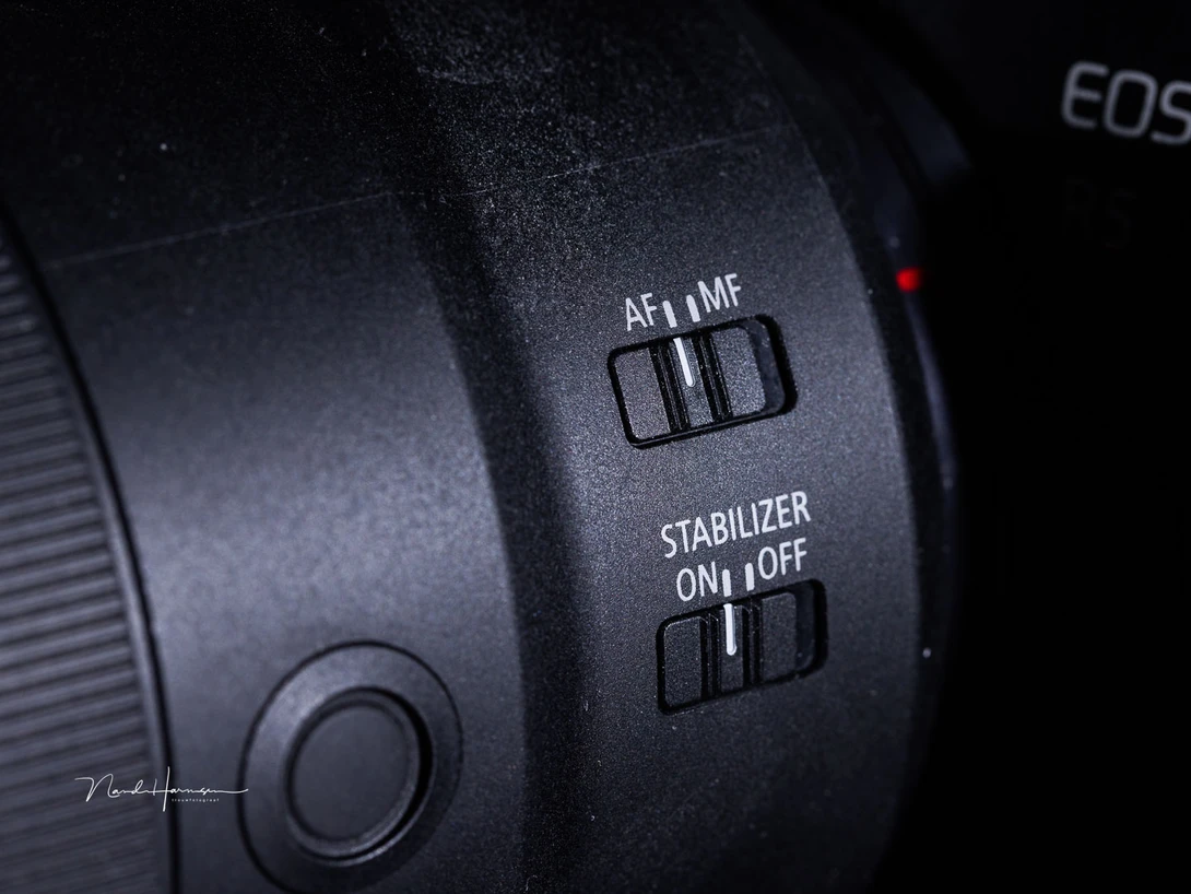 Two switches, two function buttons, and a control ring.&nbsp;