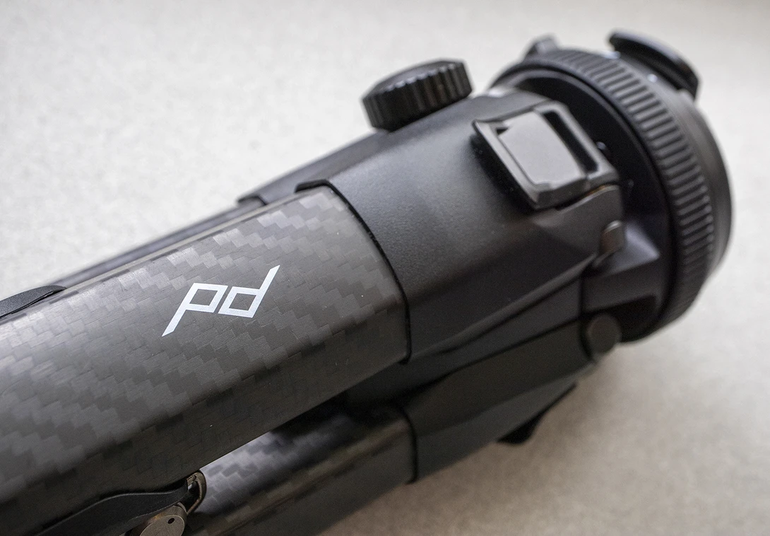 You can see Peak Design's innovative ball-head design that saves space compared to traditional designs.