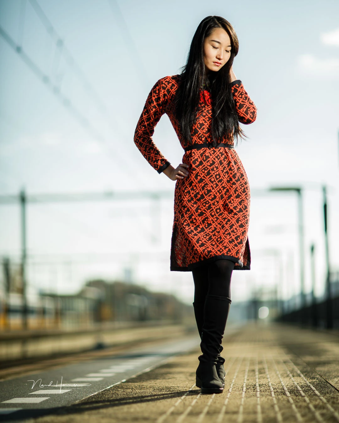 The 85mm and f/1.2 aperture allowed me to get a great separation between the model and the background. I can't achieve this with a zoom lens.