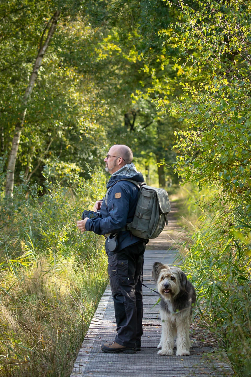 I am content with my Think Tank Retrospective Backpack 15. I can recommend it to everyone.