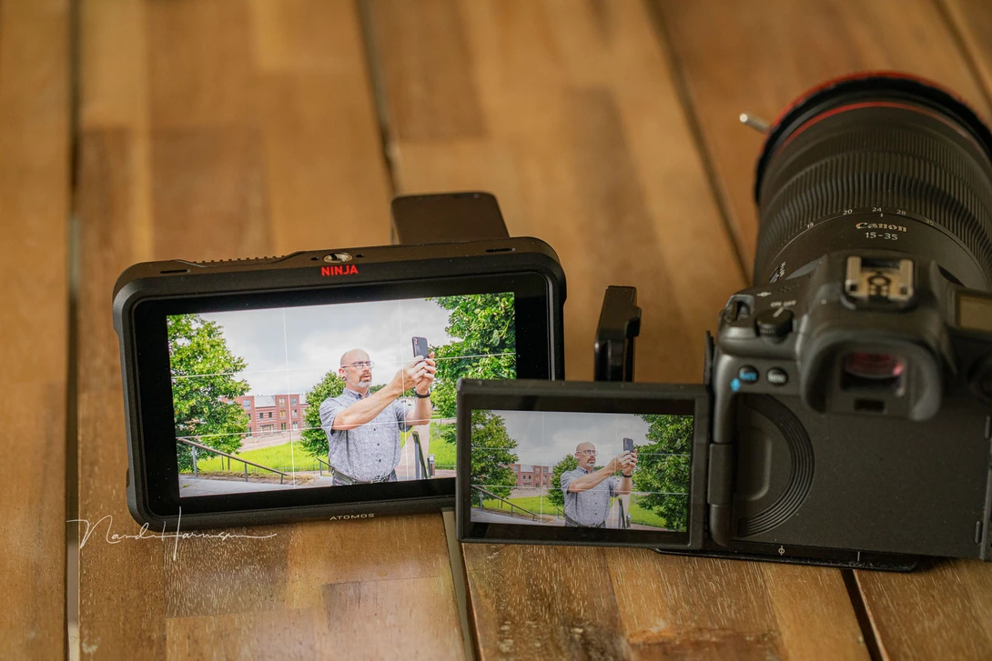 The difference between a 3 inch screen and the 5 inch screen.