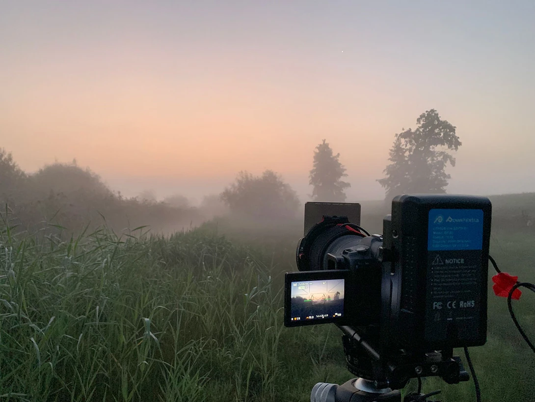 Recording the photos for the timelapse you'll find at the bottom of the article. I use a V-mount battery so I don't have to worry about battery life. In this case it also powers the Haida Anti-fog belt.