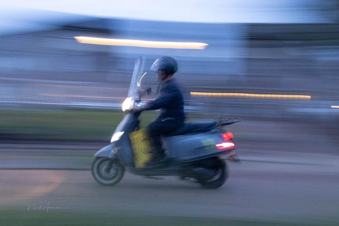 The lens is fast with focussing, even in low light. Canon EOS R10, ISO 1,600, f/5.6, 1/4s, unedited