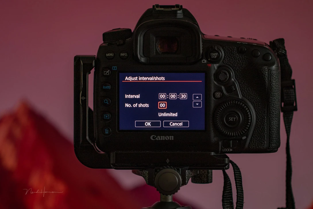 With Canon, you have to take the exposure time into account when setting the interval time.&nbsp;