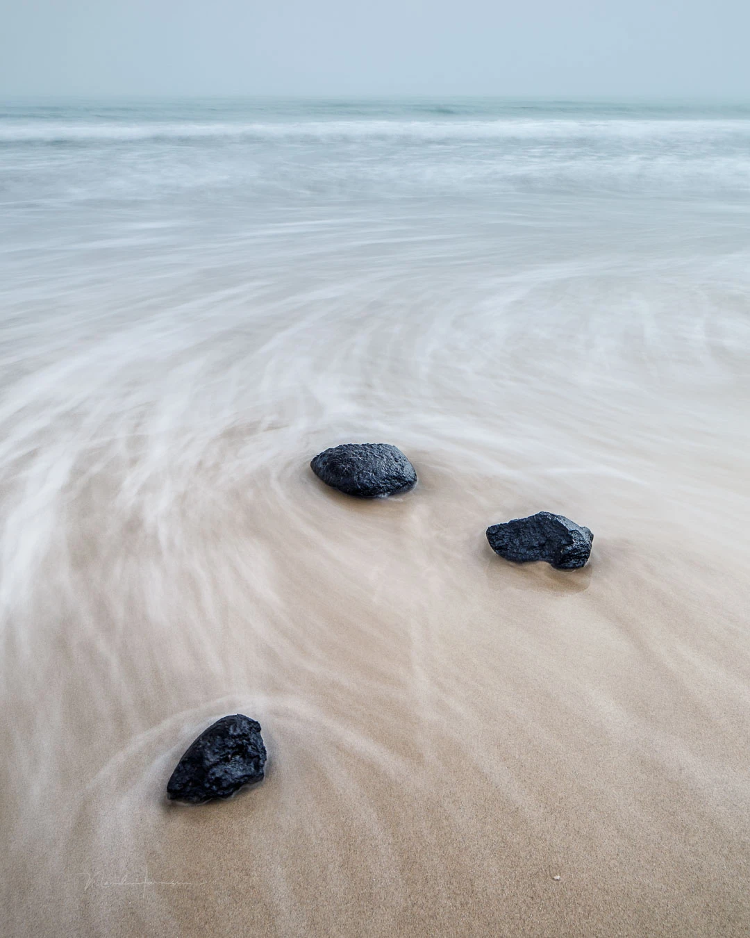 Make your composition as simple as possible, and it can be a strong one. This is according to the law of Prägnanz.