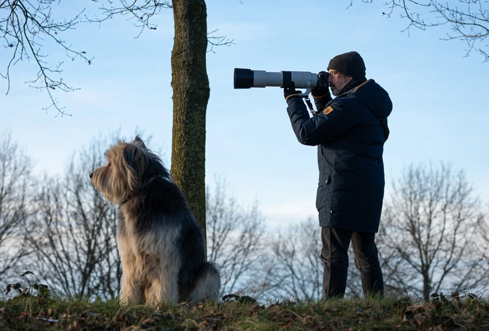 Hand held shooting is possible, but you need to learn how to hold the lens steady at 800mm.