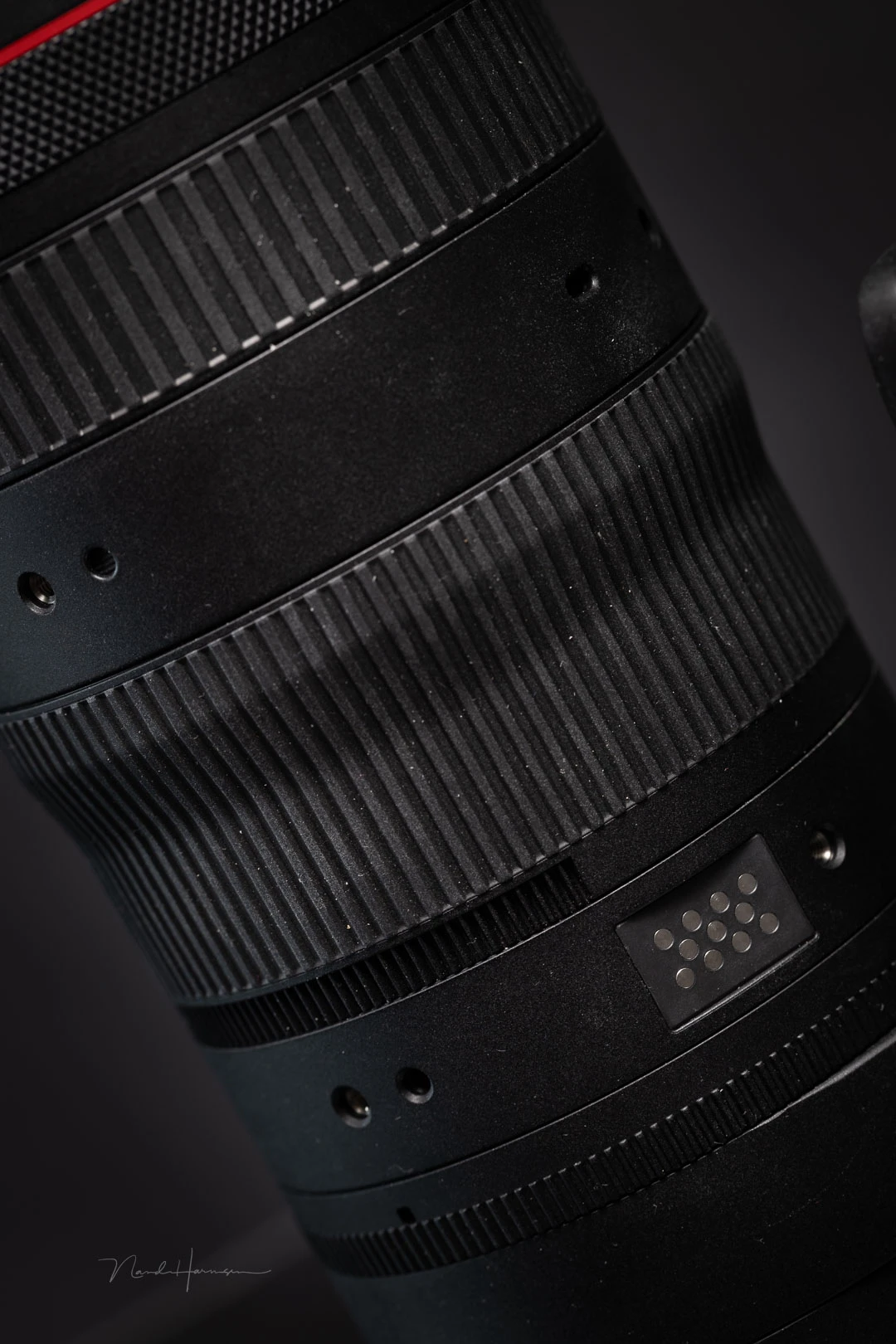 The contacts and connection points for the Power Zoom-adapters and the lens holder.