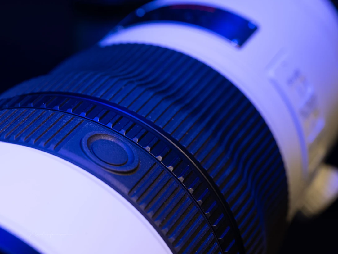 There are a couple of lens buttons and a function ring. Both are programmable with a range of different functions.