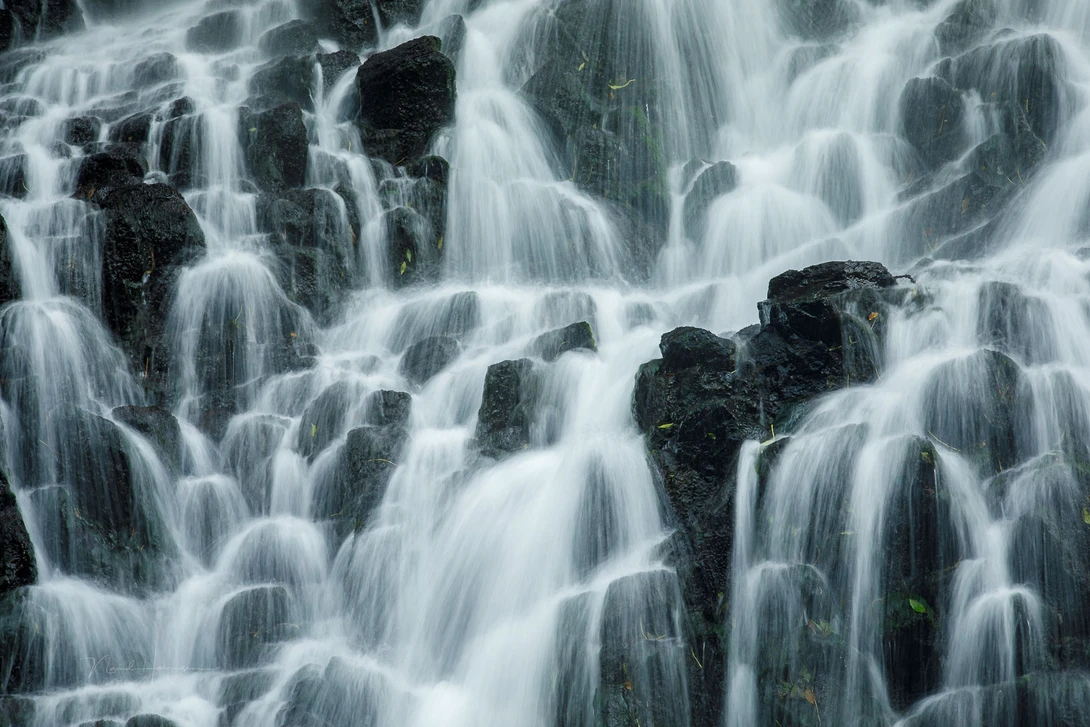 Finding details can be rewarding. You don't need a long exposure time for such photos. This is only 0,3 seconds.