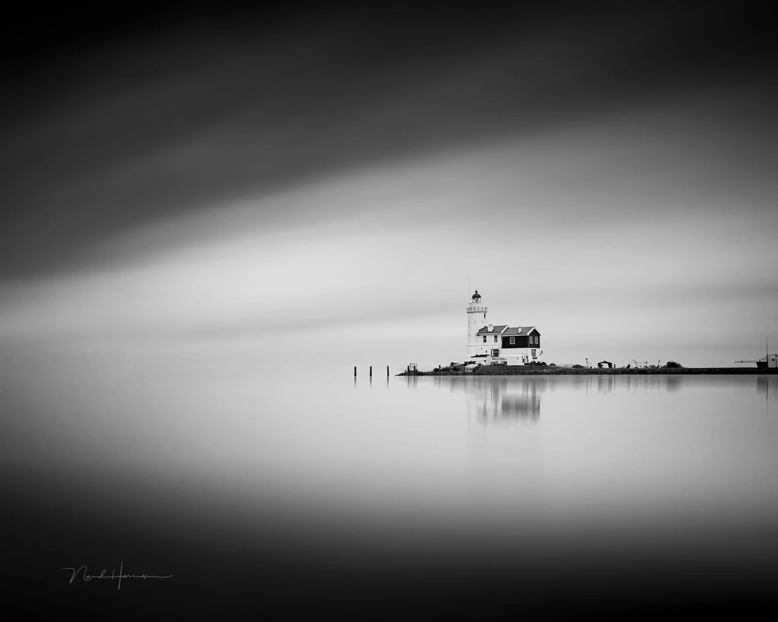 The iconic lighthouse Paard van Marken, captured with 121 seconds exposure.