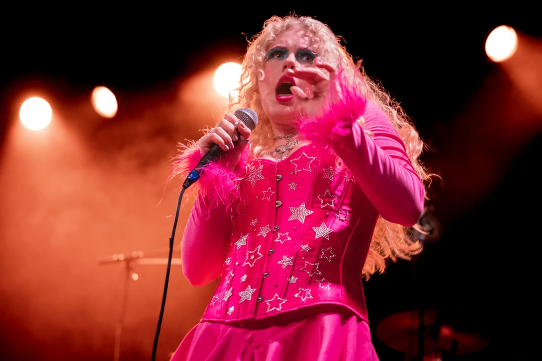Meg Smith Performing Live | Gordon Webster