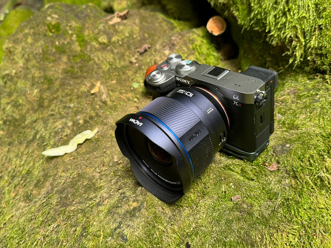 Because it has autofocus, you loose the aperture ring and focus distance scale. That's a pity.