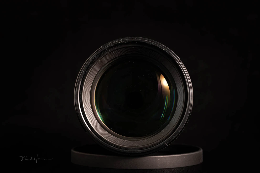 A large lens lens opening looks impressive as always.