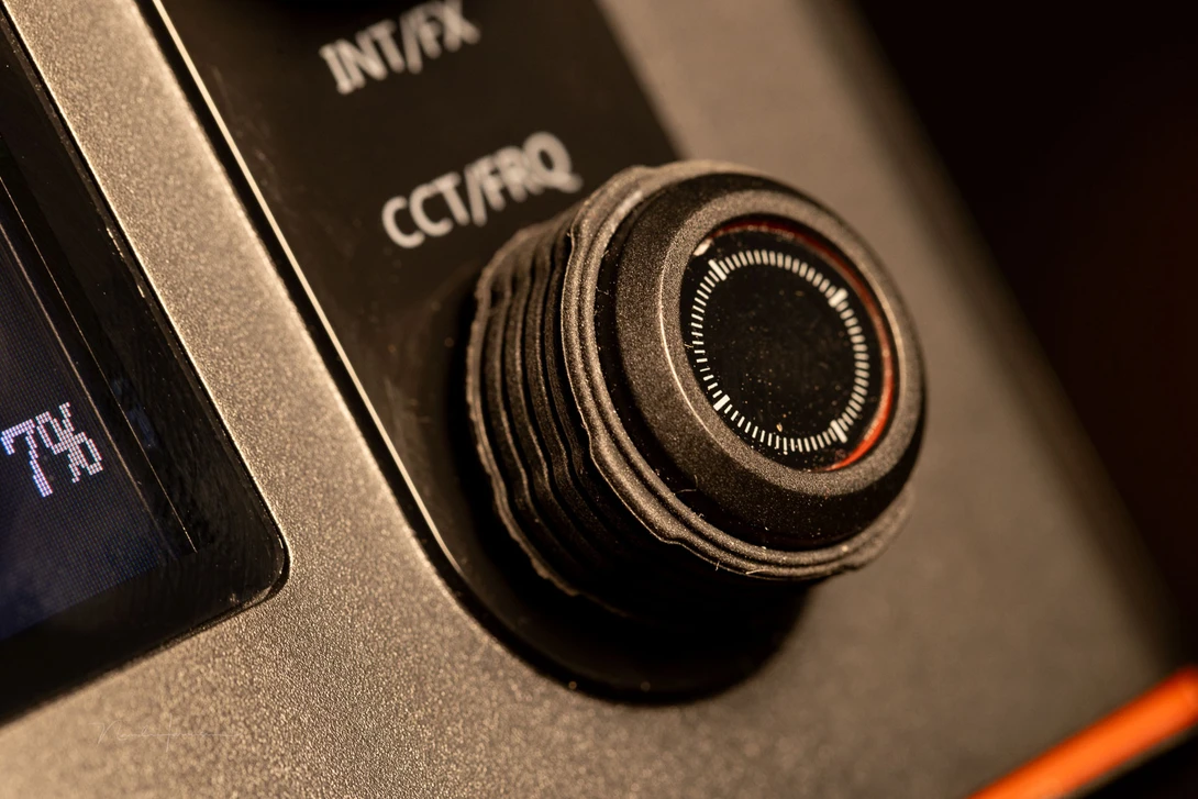 The knobs have no haptic feedback.