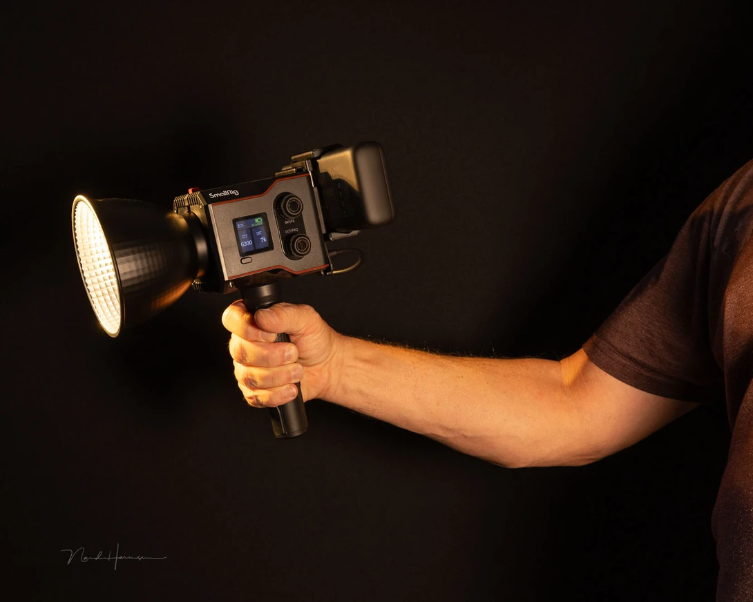 A handle makes it easy to use the RC 60B handheld.