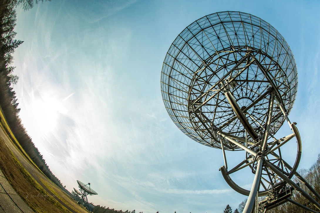 Radio telescopes, captured with the Canon EF 15mm f/2,8 fisheye. The distortion is normal for this kind of lens.