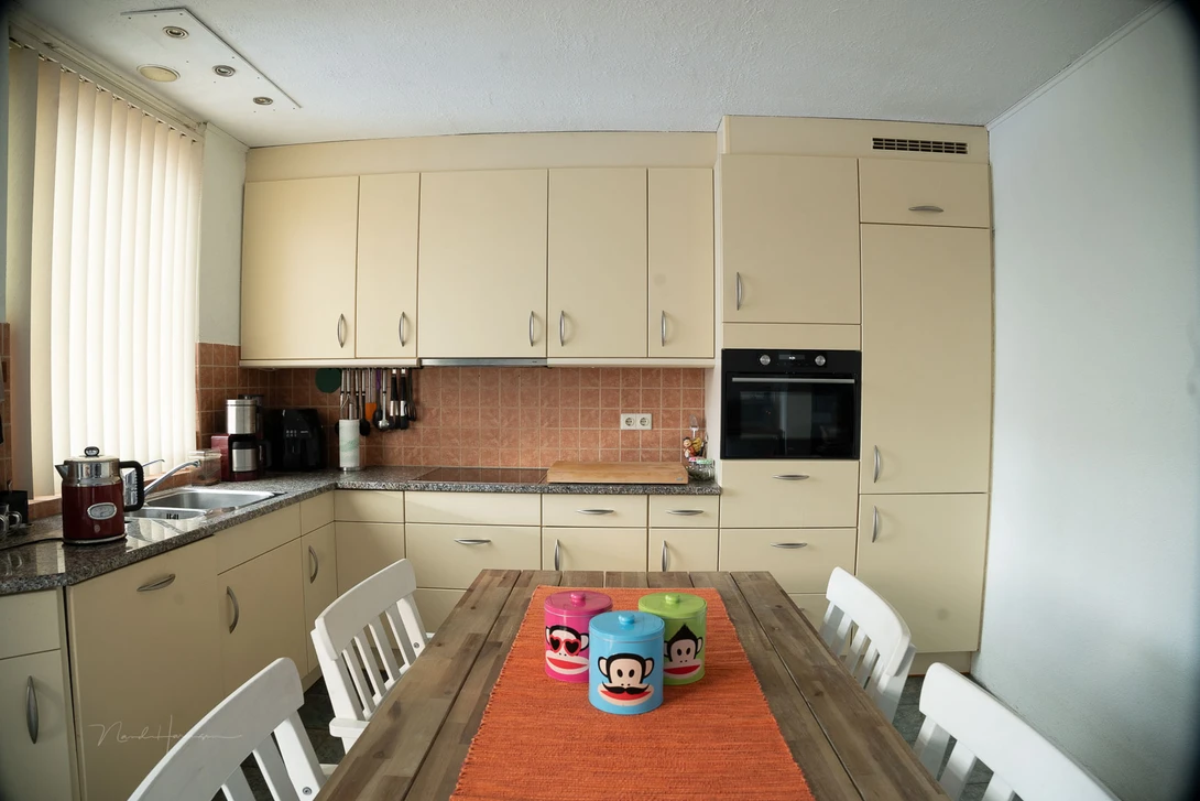 A result of the Sony FE 20-70mm f/4 G at 20mm, without lens correction applied.