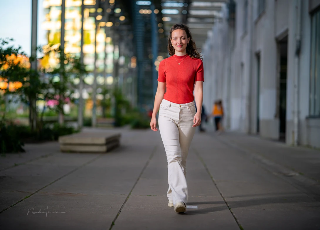 The third setting, walking down the corridor. As a reminder, &nbsp;this is close to the ambient light as was present in the previous setting. A flash is added to offer a better quality of light.&nbsp;