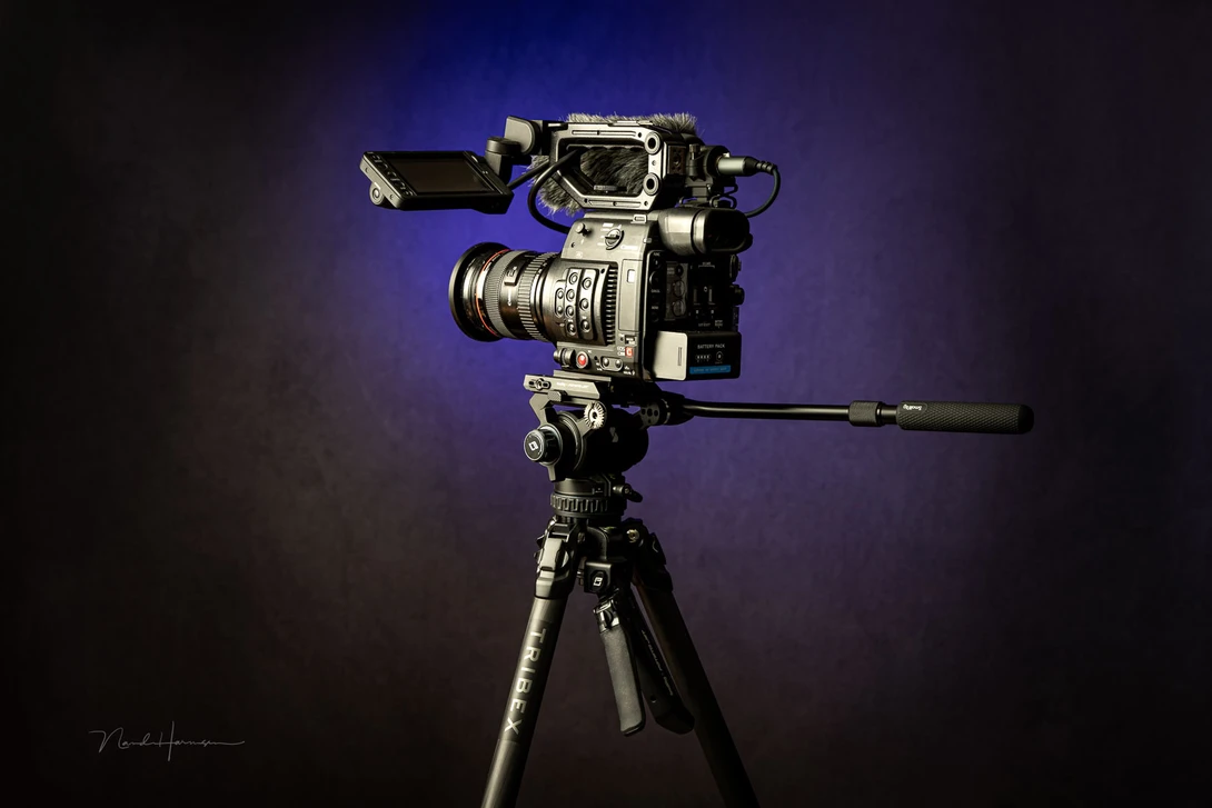 The tripod can hold up to 25 kilograms, but the geared head is rated for six. It's more than enough for most video rigs.