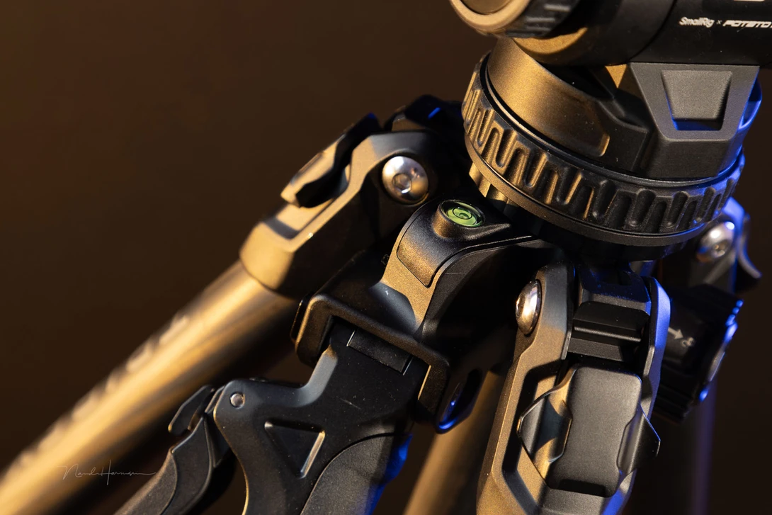 The handle and bubble level in more detail.