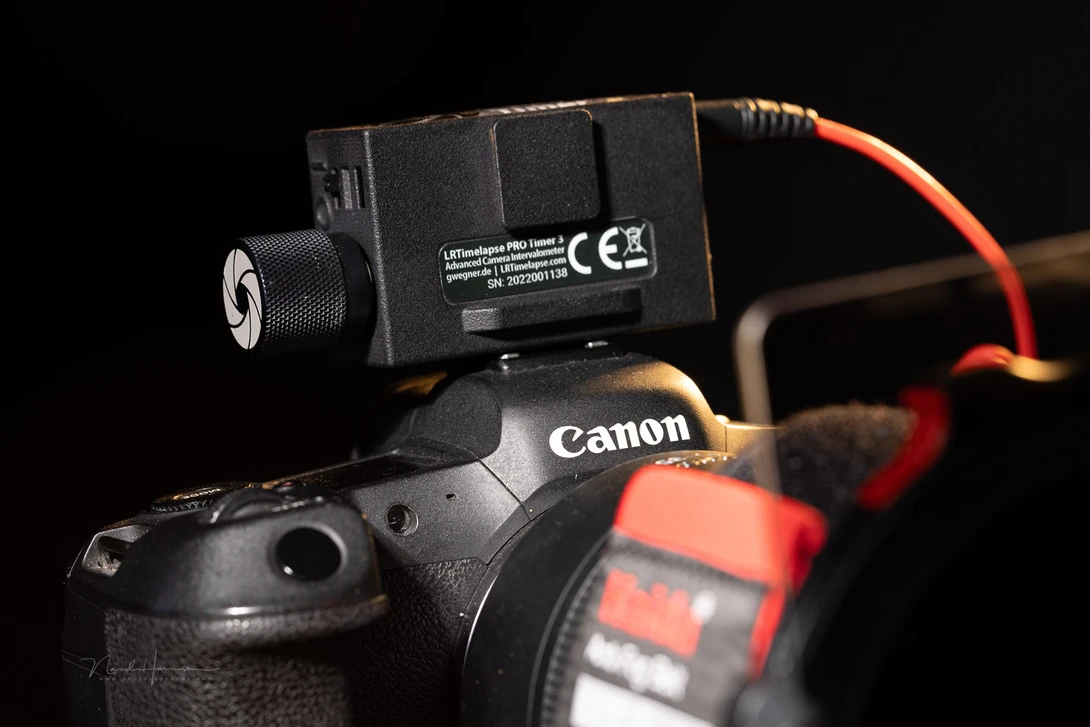 There are two hotshoe connectors and a loophole for a lanyard or Velcro strip.&nbsp;