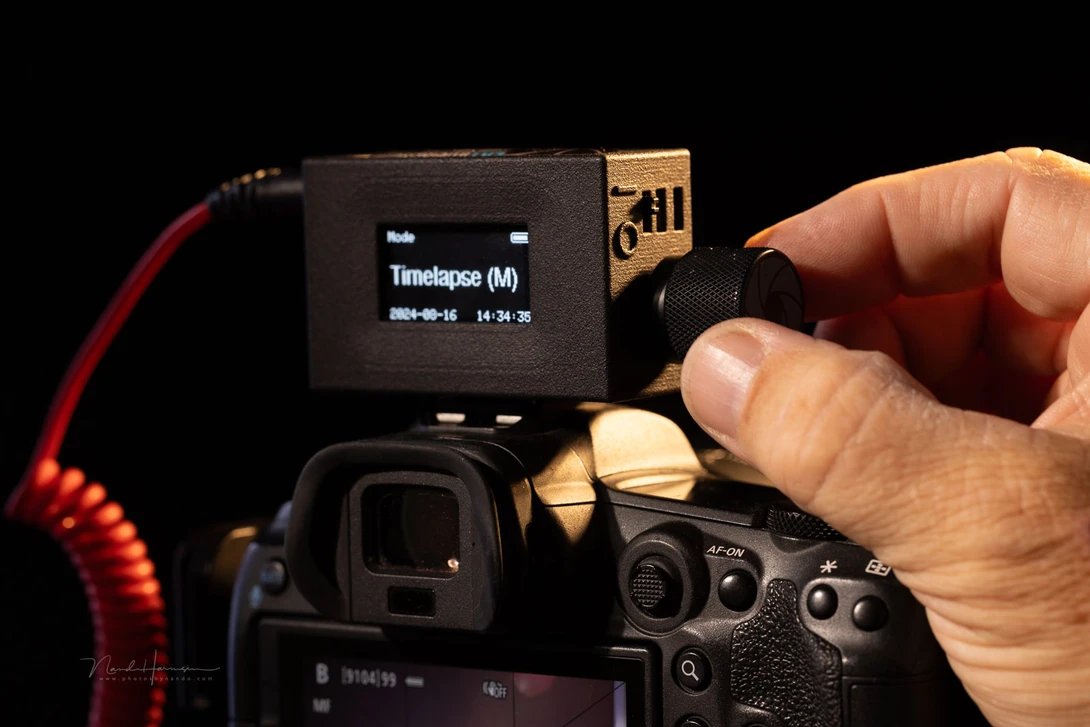 One knob to operate the LRTimelapse Pro Timer 3. It large enough to be used with thick gloves.