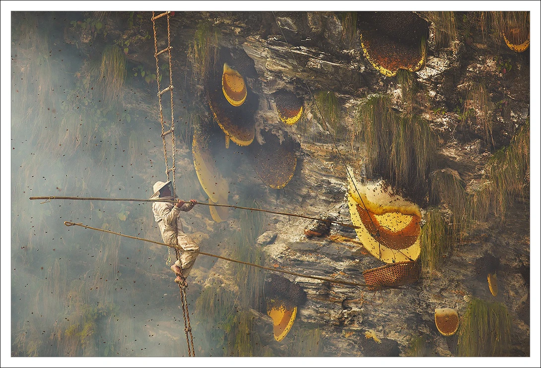Honey Hunters of Nepal | © Andrew Newey