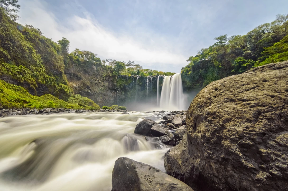 View El Salto de Eyipantla by Robert Briggs